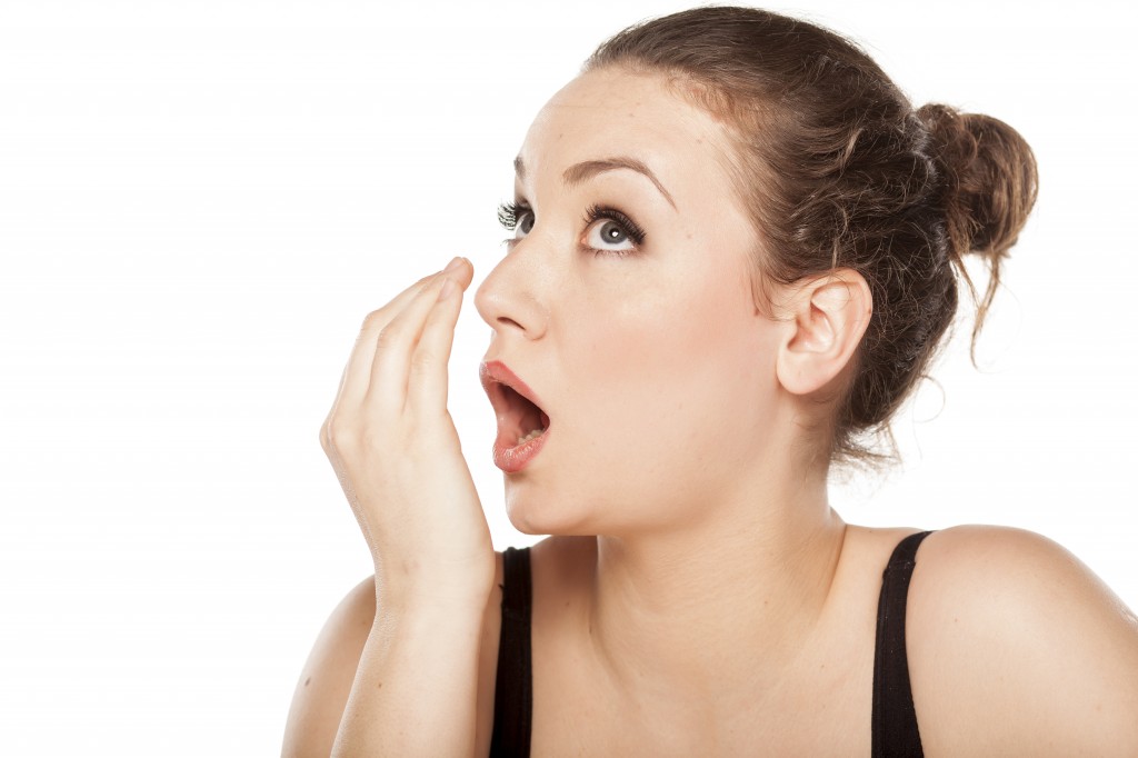 De 5 belangrijkste symptomen van slechte adem! Slechte adem? 10 Tips tegen uit de mond stinken!